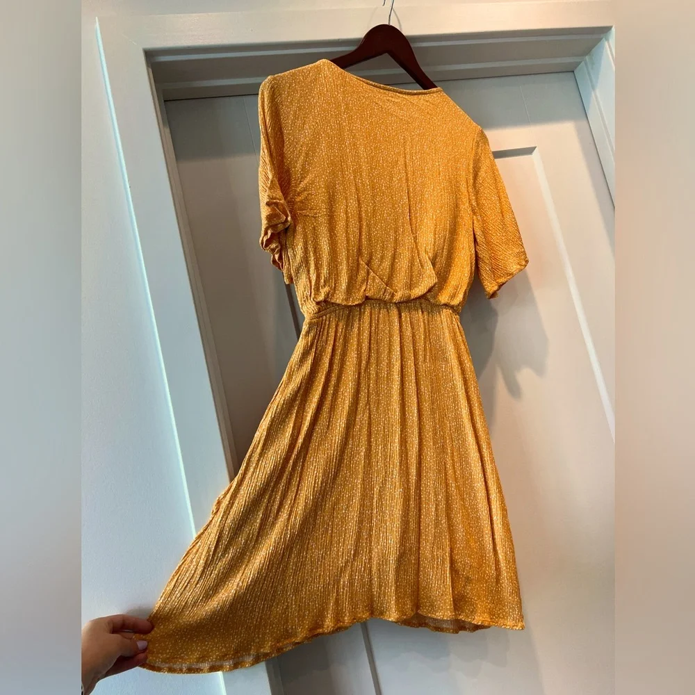 Abercrombie Yellow Tie Front Dress with Short Sleeves - Picture 4 of 6